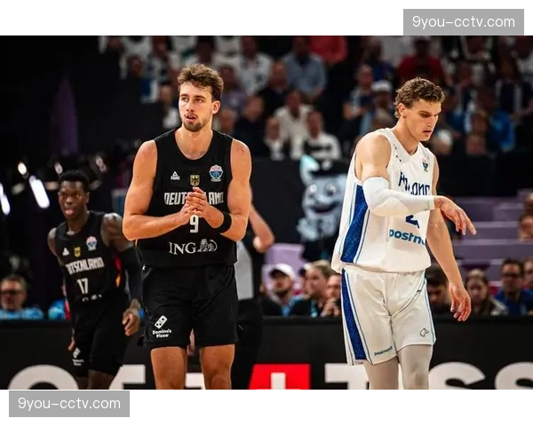 实时：德国选手抗议判罚静坐赛场中央，导致比赛中断十五分钟